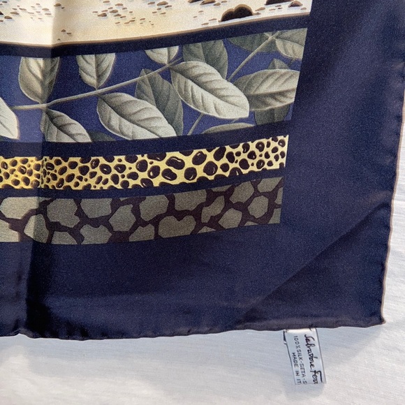 Salvador Ferragamo silk scarf blue boarder with hibiscus and lilies animal print - Picture 4 of 13